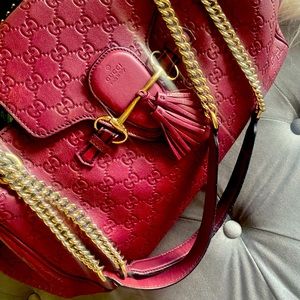 Large Gucci Chain shoulder bag.